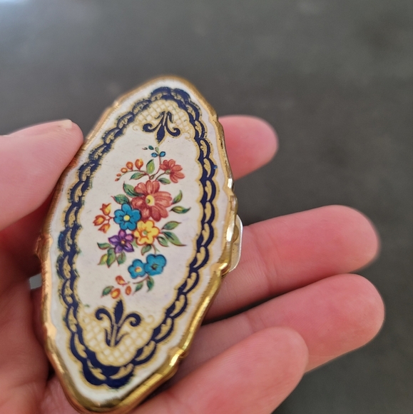 Vintage Stratton Floral Pill/Solid Purfume Case - Picture 9 of 12